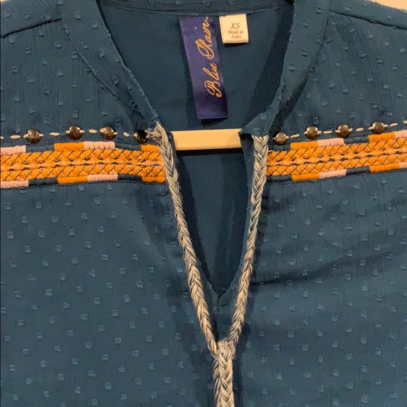 Feminine sheer sleeve blouse - Picture 2 of 4